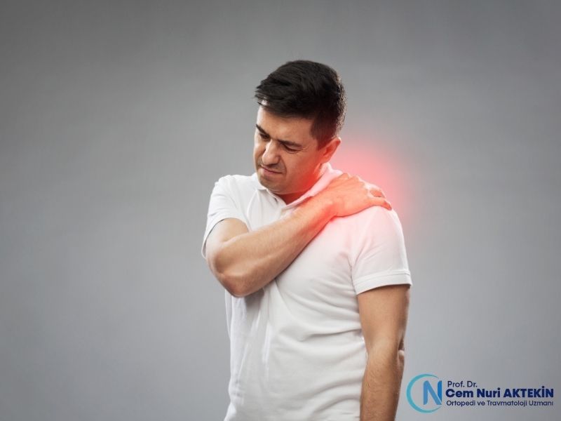 omuz-sikismasi-belirtileri-nedir